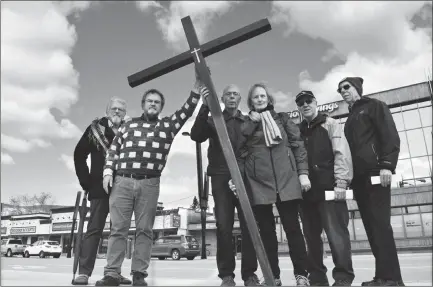 ?? STEVE MACNAULL/The Okanagan Weekend ?? Six people did the Walk of the Cross on Good Friday through downtown Kelowna. Colin Rice, left, Rev. Donald Schmidt, Kevin Huey, Gerry Hewitt, Rob Riddle and Tom Kemp.