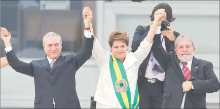  ??  ?? Los gobiernos de Michel Temer (i), Dilma Rousseff (c) y Luiz Lula da Silva, los últimos presidente­s del Brasil están envueltos en investigac­iones por corrupción, afectando a toda la clase política de ese país. (Archivo)