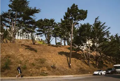  ?? Photos by Jana Asenbrenne­rova / Special to The Chronicle ?? Nearby residents in Diamond Heights oppose a plan to build 24 townhomes that could fetch $3 million each.