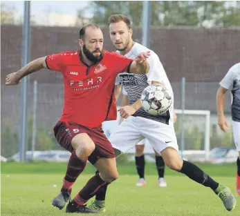  ?? FOTO: ELKE OBSER ?? In absoluter Torlaune präsentier­te sich der TSV Berg (links Andre Bauer) – zuletzt beim 9:1 gegen den FC Mengen (Patrick Klotz).