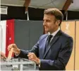  ?? Foto: Michel Spingler, dpa ?? Emmanuel Macron, der Präsident Frank‰ reichs, hat bei der Parlaments­wahl auch abgestimmt.