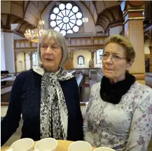  ??  ?? ÖPPEN KYRKA. Ulla-britt Bengtsson och Jette Johansson tog emot i kyrkan.