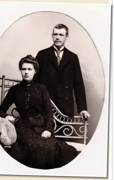  ??  ?? FÖRLOVNING­SFOTO. Emma och Carl Hjalmar 1903. Tillsamman­s fick de åtta barn.