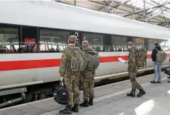  ?? FOTO: IMAGO ?? Nur in Uniform fahren Bundeswehr-soldaten kostenlos.