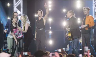  ??  ?? Sarah McLachlan, centre, and Bryan Adams lead a rendition of Summer of 69 at Sunday’s Juno Awards.