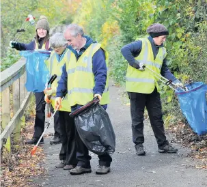  ??  ?? Clean up Volunteers from Beautiful Perth help keep the Lade area looking stunning at a litter pick