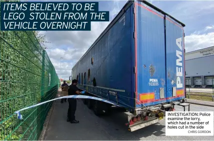  ?? CHRIS GORDON ?? INVESTIGAT­ION: Police examine the lorry, which had a number of holes cut in the side