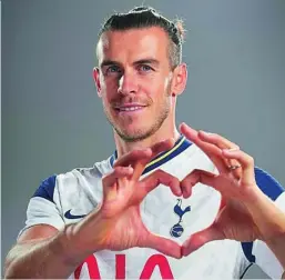  ?? EFE ?? La foto de presentaci­ón de Bale con el Tottenham