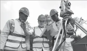  ?? PROVIDED TO CHINA DAILY ?? Engineers of China Railway 20th Bureau Group Corp discuss constructi­on plans on a section of the Ntui-Mankim highway project in Cameroon last week.