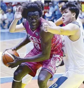  ?? PBA IMAGE ?? CEU’s Rod Ebondo tries to power his way against Alfred Batino of Che’Lu Bar&Grill-SSC during their PBA D-League clash at the Pasig City Sports Center.