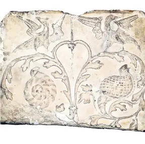  ?? PHOTO BY RICHARD BELTO COURTESY NATIONAL MUSEUM OF JAMAICA ?? This stone was also part of a larger Frieze. It bears two crudely rendered birds, elegant foliar scrolls and what appears to be two different types of seashells.