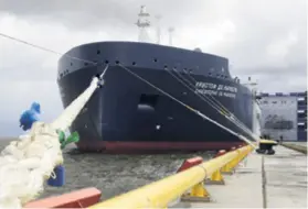  ??  ?? Ceremoniji imenovanja ruskog LNG tankera prošli mjesec prisustvov­ao je Vladimir Putin