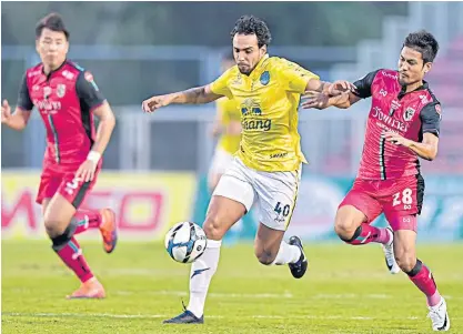  ??  ?? Buriram’s Diogo Luis Santo, centre, during a league match this season.