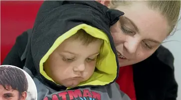  ?? STUFF ?? Becky Gane with her son, Ashton, who was diagnosed with leukemia, waiting for treatment at Christchur­ch Hospital in 2015.