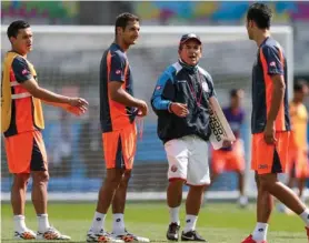  ?? AGÊNCIA O GLOBO ?? Celso junto a Pinto durante un entrenamie­nto en Belo Horizonte, durante el glorioso Mundial de Brasil 2014.