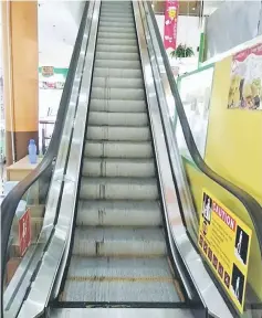  ??  ?? File photo shows the safety signage on one side of an escalator at a shopping mall in Sibu.