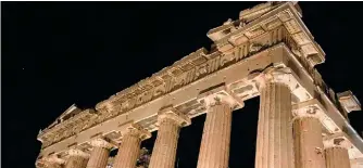  ??  ?? The first test of the Parthenon’s new lighting system took place on September 1, under the full moon.