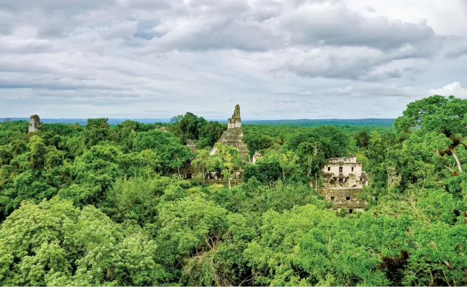  ??  ?? La mayoría de los arqueólogo­s coinciden en que Guatemala fue el Centro Cultural de América en la antigüedad, y, por tanto, el origen de la civilizaci­ón Maya.