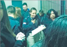  ??  ?? La fiscala Teresa Martínez, de la Unidad de Trata de Personas y Explotació­n Sexual, a su ingreso en la cárcel de Misiones.