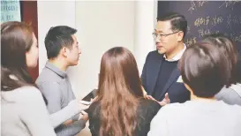  ??  ?? 丁香园创始人李天天接­受每经记者采访每经记­者 谢欣 摄