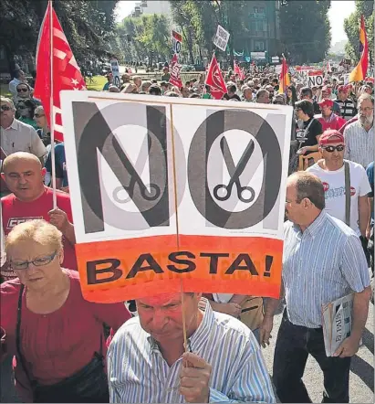  ?? ÁNGEL NAVARRETE / BLOOMBERG ?? Manifestac­ión contra los recortes sociales y el paro en Madrid el pasado mes de octubre