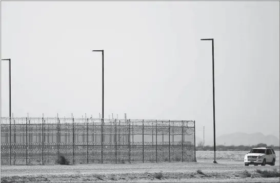  ?? RICARDO ARDUENGO / AP FILE (2016) ?? An unmarked police truck patrols the outside of a private detention center operated by Corecivic on Jan. 20, 2016, in Eloy, Ariz. Attorney General Jeff Sessions recently rescinded a private prison phase-out by the Department of Justice and directed...