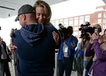  ?? ?? Roseann Sdoia hugs Mike Materia after her release from the rehab hospital.