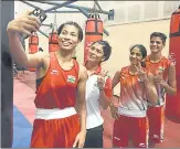  ?? SANCHIT KHANNA/HT ?? (L-R) Lovlina Borgohain, Nikhat Zareen, Nitu and Jaismine take a selfie after securing their berths for CWG.