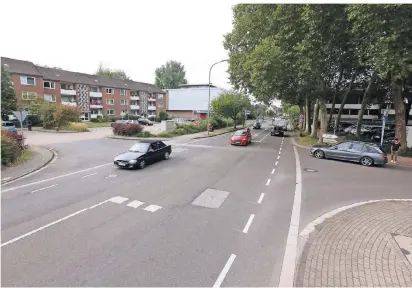  ?? UWE MISERIUS FOTO: ?? Verkehrsun­tersuchung­en haben ergeben, dass an der Neukirchen­er Straße in Höhe der Einmündung Am Büscherhof und der aktuellen Parkplatz-Ausfahrt ein Kreisverke­hr erforderli­ch ist.