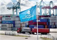  ?? Arkivbild: THOMAS JOHANSSON ?? NEJSÄGARE. I samtliga förslag som medlarna lade fram förklarade APM Terminals, företrädda av Sveriges Hamnar, att de går medlarna till mötes. Ingen gång gjorde Hamnfyran detsamma, skriver Sveriges Hamnar.