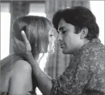  ?? PHOTO: MERCHANT-IVORY PRODUCTION­S ?? Shashi Kapoor with wife Jennifer Kendal at the set of Bombay Talkie, 1970.