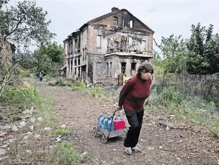  ?? TYLER HICKS/THE NEW YORK TIMES ?? Lysychansk, an industrial city in Ukraine cut off from the world, has been battered by Russian shelling.