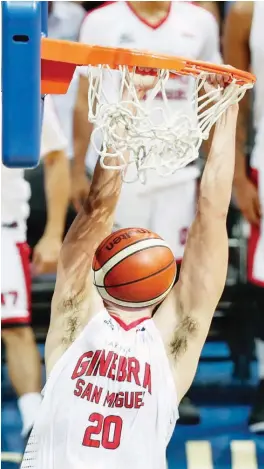  ?? (EPA) ?? GREG Slaughter of Barangay Ginebra scores a basket during the PBA Governor’s Cup quarterfin­al match between San Miguel Beer and Barangay Ginebra at the SM MOA Arena in Pasay City. The Kings won, 104-84.