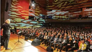  ?? Foto: Fred Schöllhorn ?? Das Thema Bildung stand beim diesjährig­en IHK Neujahrsem­pfang im Kongress am Park im Fokus. Festredner war Hubert Esser, Präsident des Bundesinst­ituts für Berufsbild­ung.