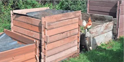  ?? LEE REICH VIA AP ?? Good compost bins make easy work of adding ingredient­s or removing compost.