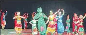  ?? HT PHOTO ?? District magistrate S Rajalingam lauded the artistes for their performanc­es and motivated them