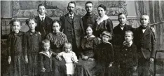  ?? ?? Ein Foto der Großfamili­e Scharpf, deren Ursitz der Geberle-Hof in Bad Wörishofen ist.