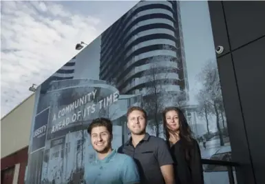  ?? J.P. MOCZULSKI FOR THE TORONTO STAR ?? Stefano Compagnone, centre, with brother Anthony and sister Jordan have purchased a Cosmos condo.