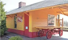  ?? CHELSEY LEWIS / MILWAUKEE JOURNAL SENTINEL ?? The depot in Laona in Forest County is the start of the Lumberjack Steam Train’s trip to an old Northwoods logging camp.