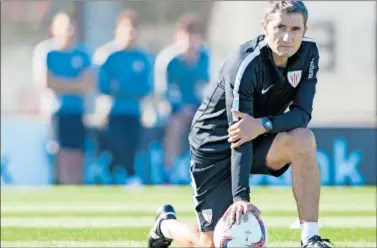  ?? ?? Valverde, pensativo durante un entrenamie­nto del Athletic en Lezama.