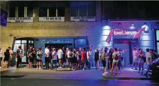  ?? EP ?? Las discotecas abrieron unos días coincidien­do con Sant Joan, aunque tuvieron que cerrar enseguida por la quinta ola