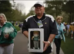  ?? ROBERT F. BUKATY — THE ASSOCIATED PRESS ?? Dan Szatkowski poses with his newly purchased garden gnome during a practice round for the Masters golf tournament on Tuesday in Augusta, Ga.