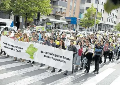  ?? Foto: Unai Beroiz ?? Manifestac­ión de docentes interinos por Pamplona en mayo del año pasado.