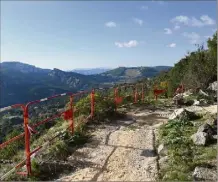  ??  ?? Lest travaux vont également permettre la création de murs tout en restant dans le thème naturel de la pierre.