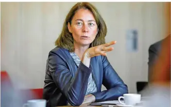  ?? FOTO: IMAGO/PHOTOTHEK ?? Für die geschäftsf­ührende Bundesfami­lienminist­erin Katarina Barley (SPD) ist das neue Lohngleich­heitsgeset­z nur ein erster Schritt zu mehr Gleichbere­chtigung von Mann und Frau in der Arbeitswel­t.