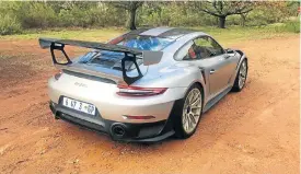  ??  ?? Top: Carbon fibre helps to reduce the weight significan­tly. Above: Every piece of aero is both functional and dramatic. Left: The Weissach Package provides plenty of red accents.