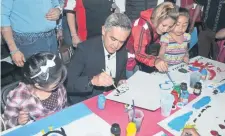  ??  ?? Durante el Gran Festival para Niños y Niños, el jefe de Gobierno pide que quienes sepan sobre el asunto acudan ante la procuradur­ía capitalina.