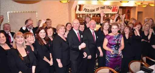  ?? Photos by Mike English. ?? Betty Fitzgerald celebratin­g her win with members of the Cór Gael Choir.