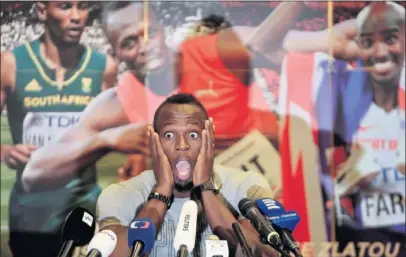  ??  ?? BROMISTA. Usain Bolt pone cara de sorpresa en la rueda de prensa de la Golden Spike de Ostrava.