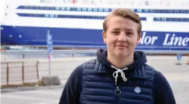  ?? Bild: Ulf Blomgren ?? Milton Fast, 18, startar Dalslands största godisbutik och har Orvelin Group bakom ryggen när nya Mellerud Handel öppnar om några veckor. Efter utbildning­en flyttar han själv till Mellerud.